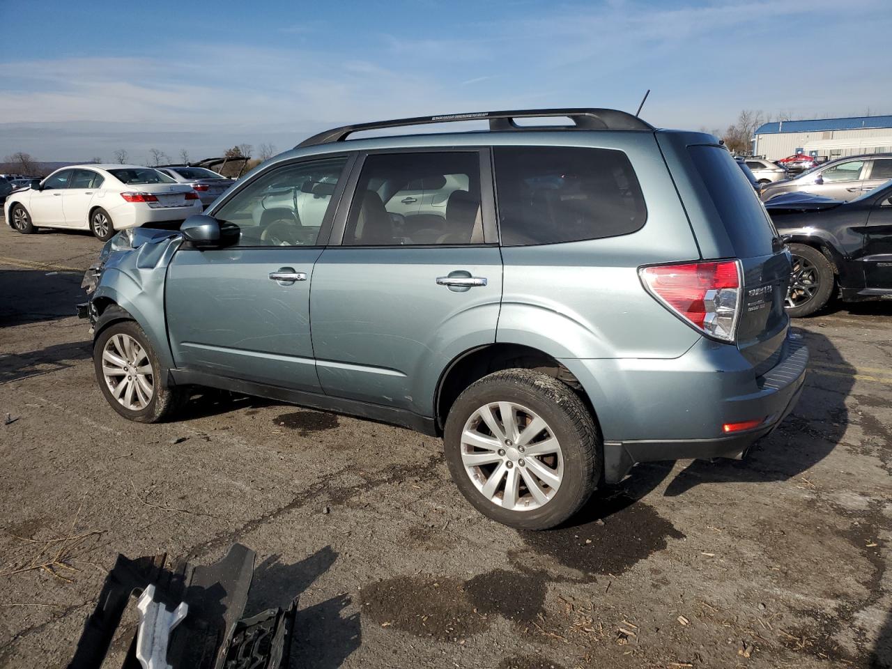 VIN JF2SHAEC6DH402558 2013 SUBARU FORESTER no.2