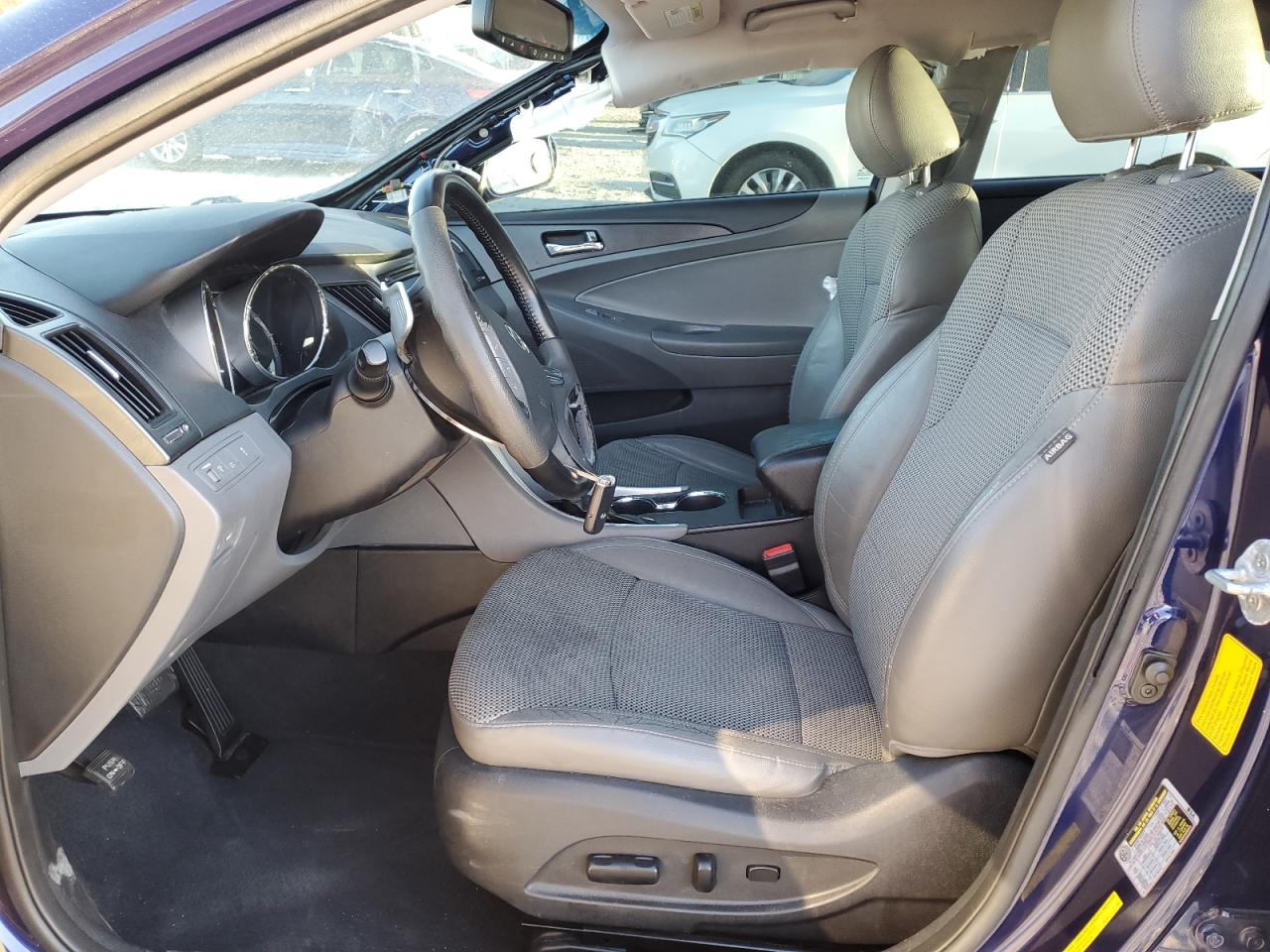 2012 Hyundai Sonata - Image 7