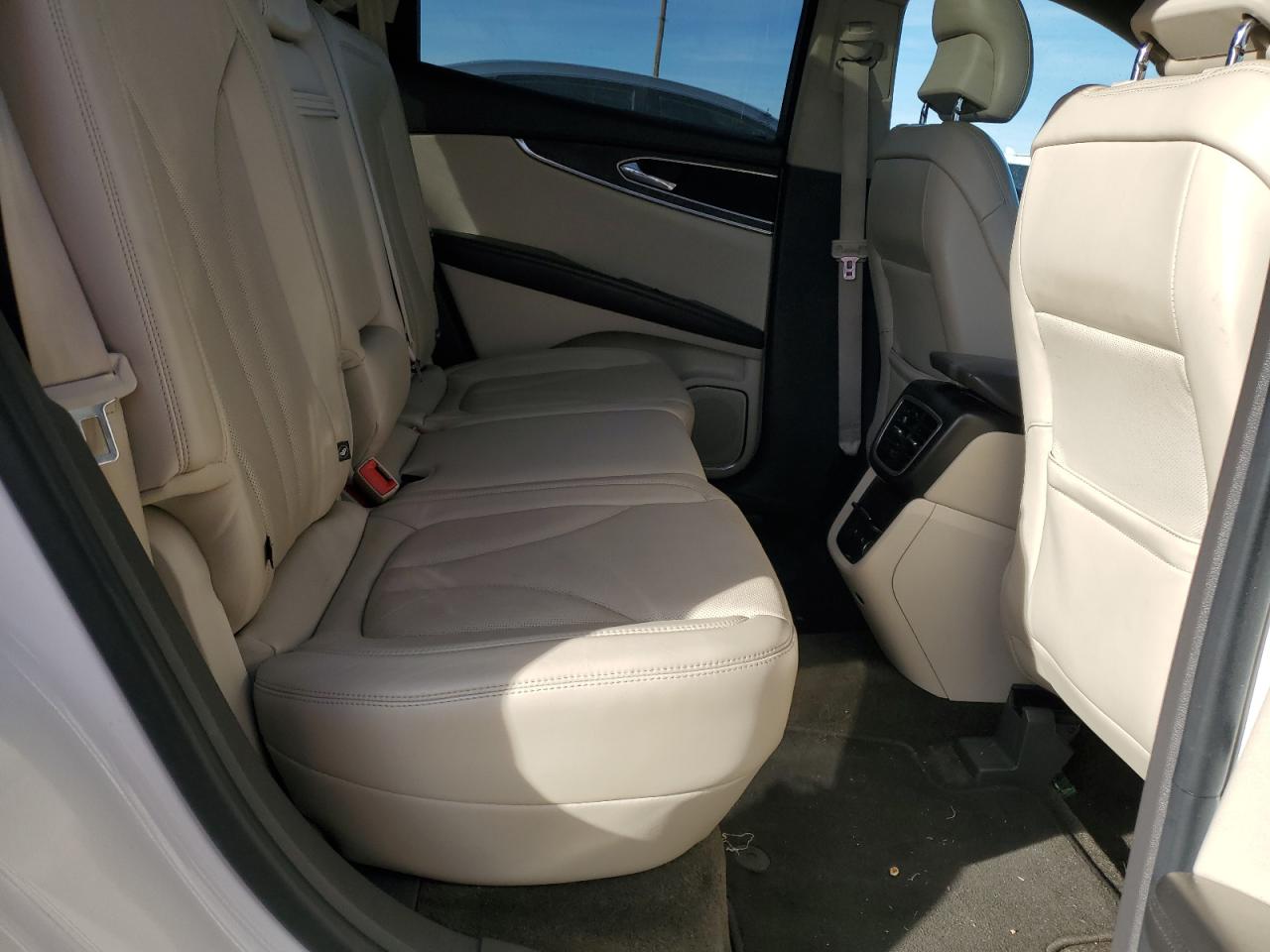 2016 Lincoln MKX - Image 10
