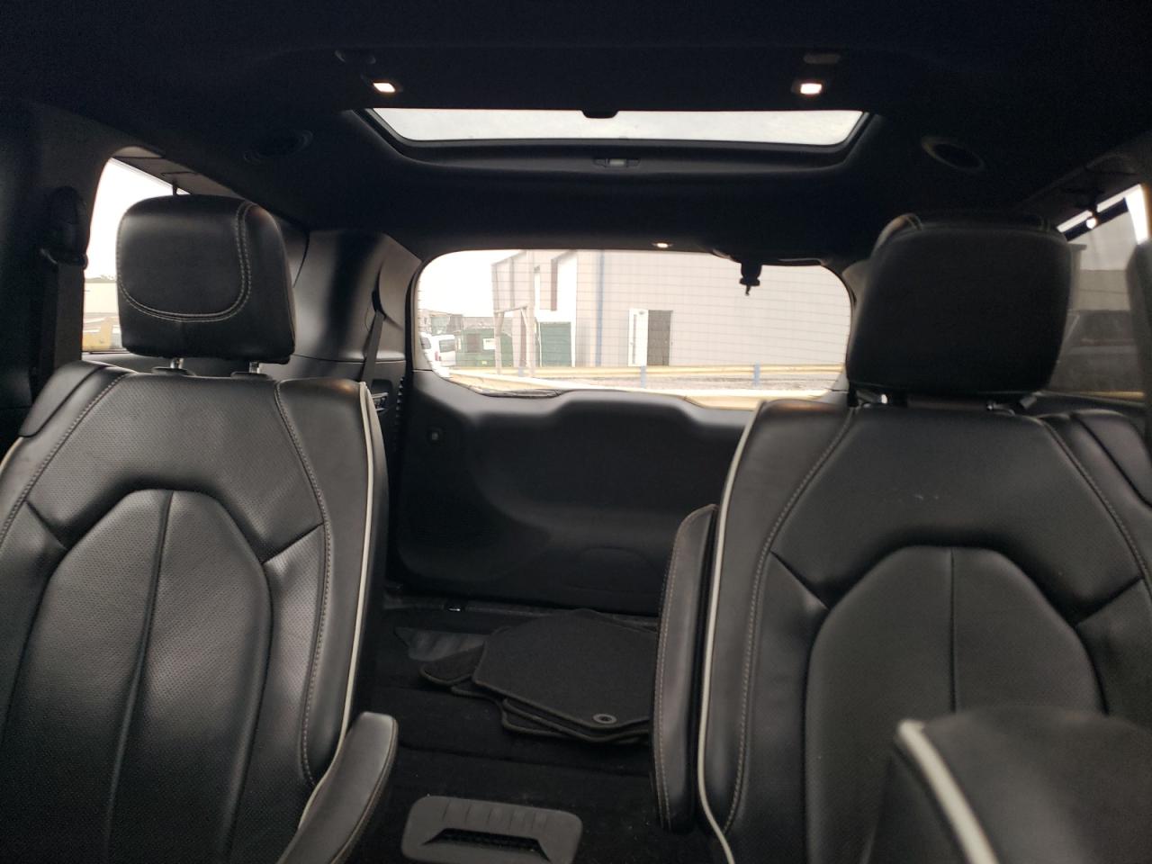 2019 Chrysler Pacifica - Image 10