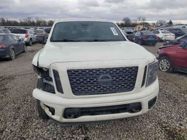  NISSAN TITAN 2018 Белы