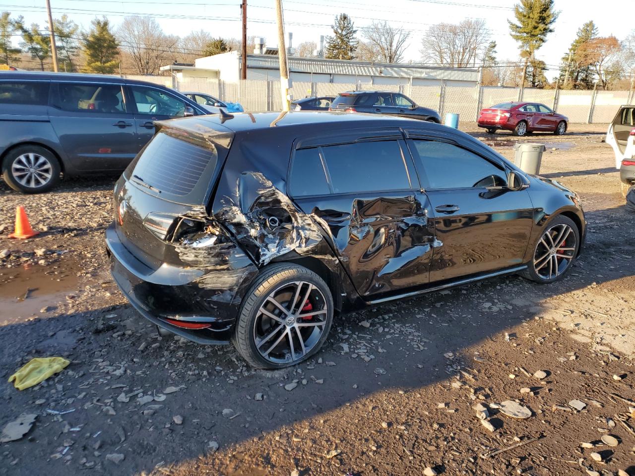 VIN 3VW547AU0HM023143 2017 VOLKSWAGEN GTI no.3