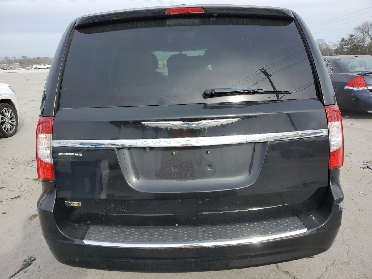 2013 Chrysler Town & Country - Image 6