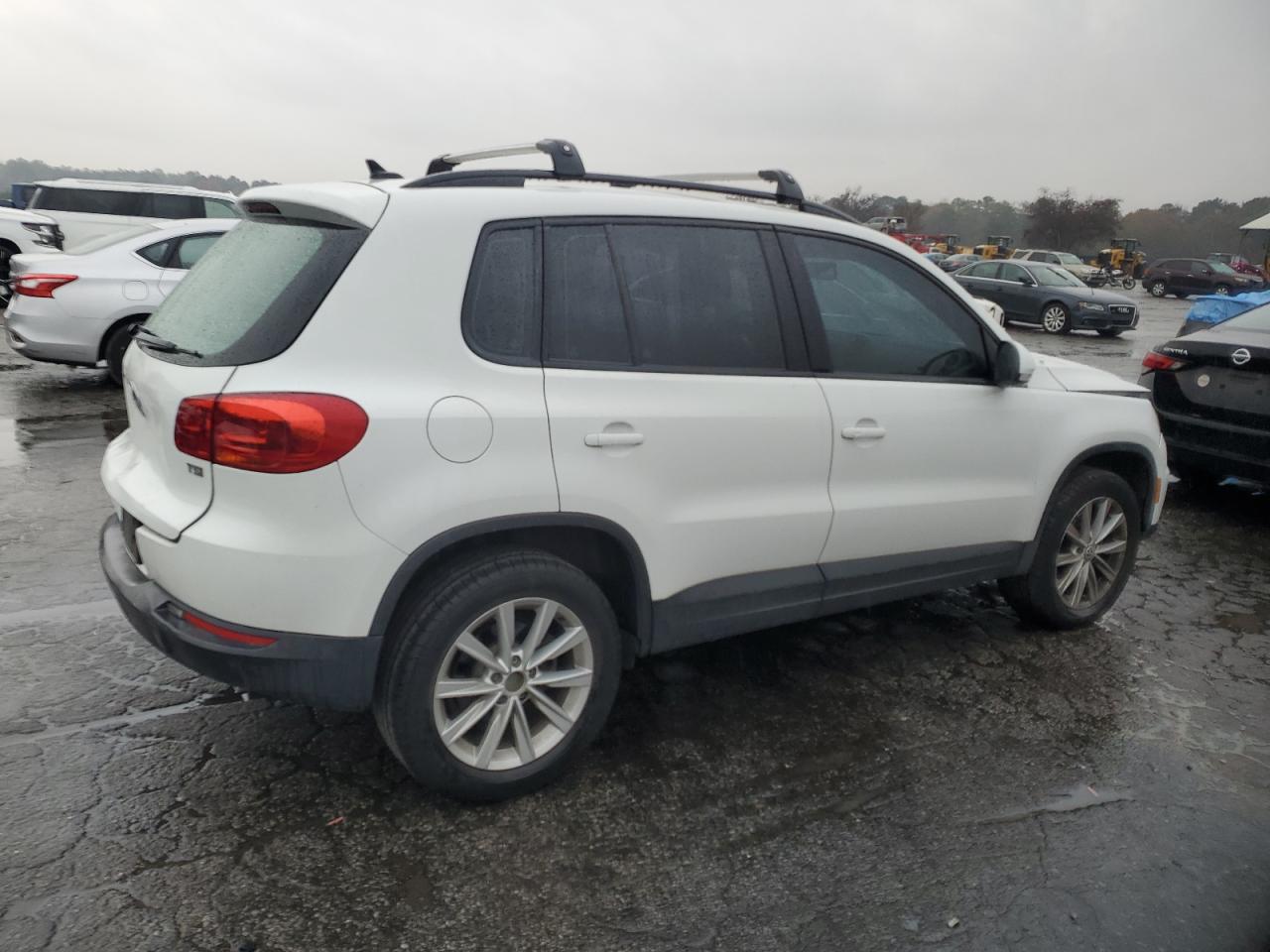 2017 Volkswagen Tiguan - Image 3