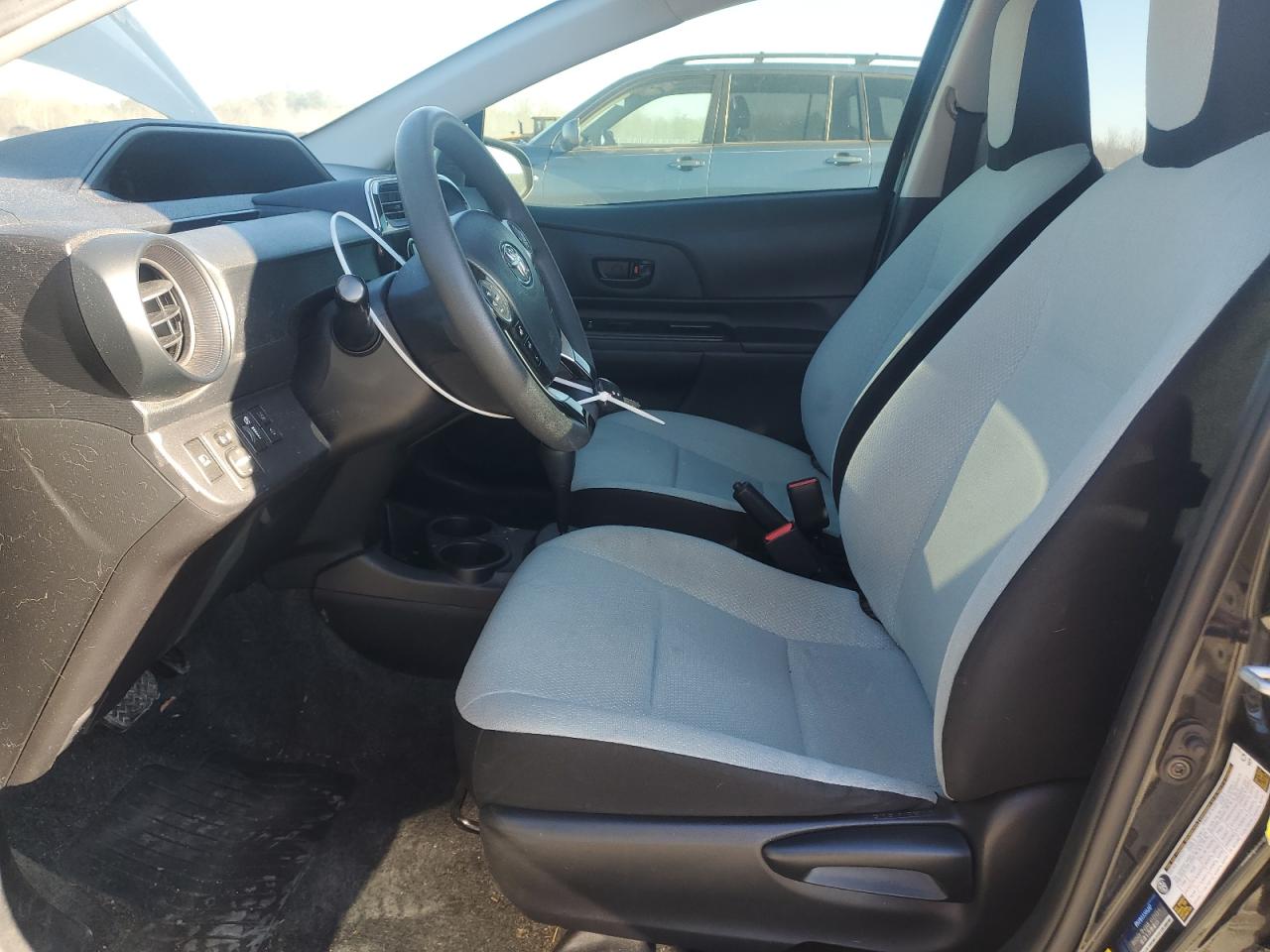 2018 Toyota Prius - Image 7