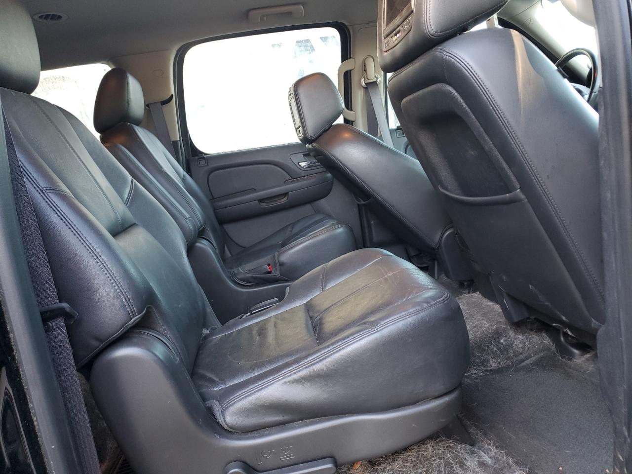 2014 Chevrolet Suburban - Image 11