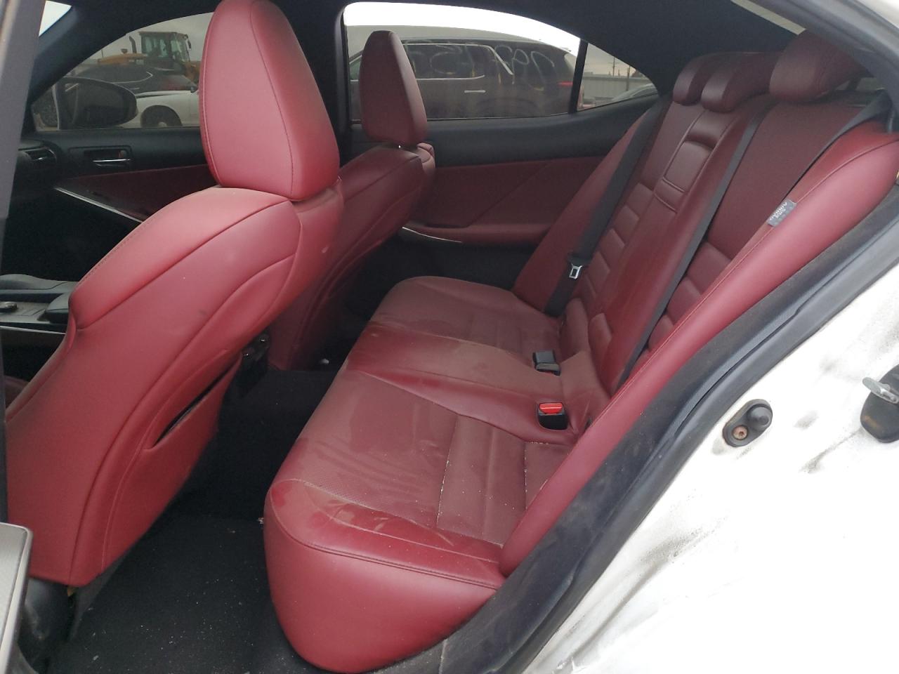 2016 Lexus IS - Image 10