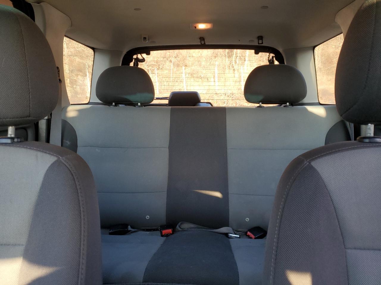 2004 Ford Escape - Image 10