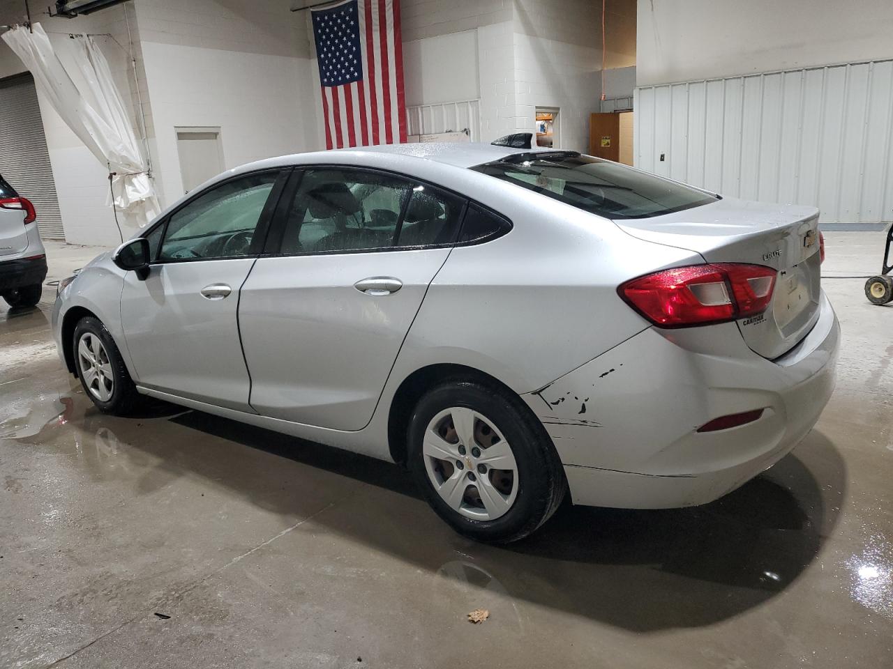 2018 Chevrolet Cruze - Image 2