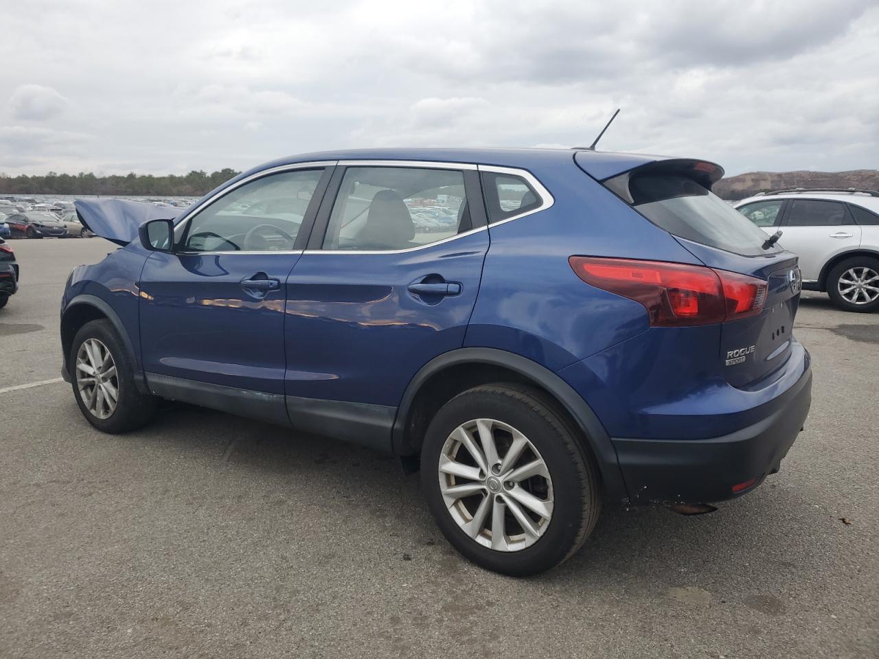 2018 Nissan Rogue - Image 2