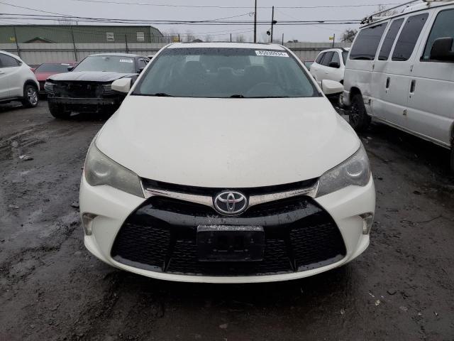  TOYOTA CAMRY 2015 Srebrny