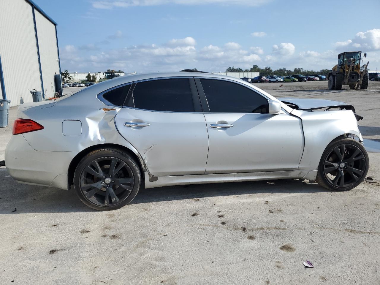 2011 Infiniti M - Image 3
