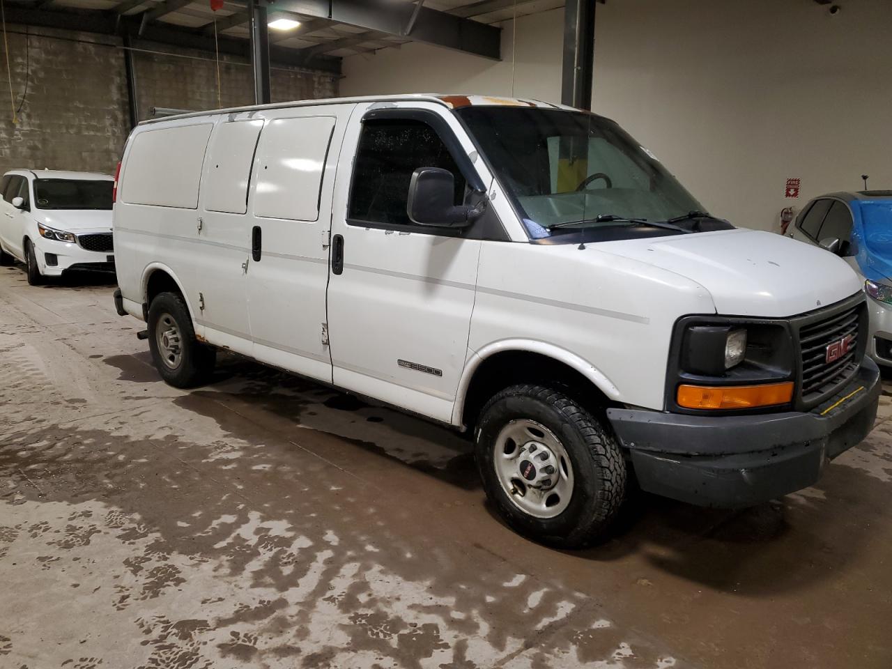 2004 GMC Savana - Image 4