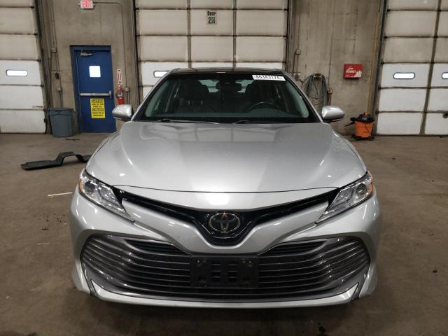  TOYOTA CAMRY 2018 Сріблястий