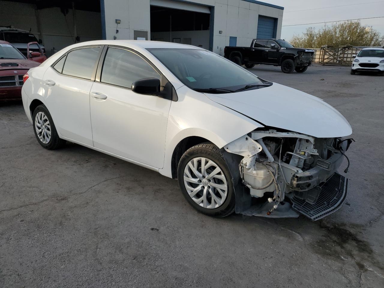 VIN 5YFBURHEXJP838450 2018 TOYOTA COROLLA no.4