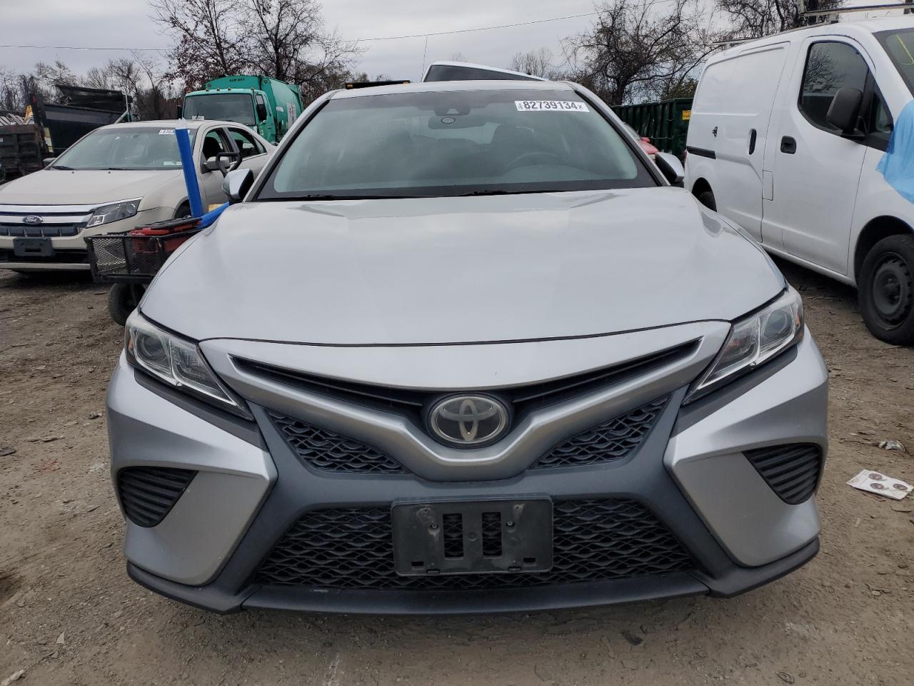 VIN 4T1B11HK7JU033200 2018 TOYOTA CAMRY no.5