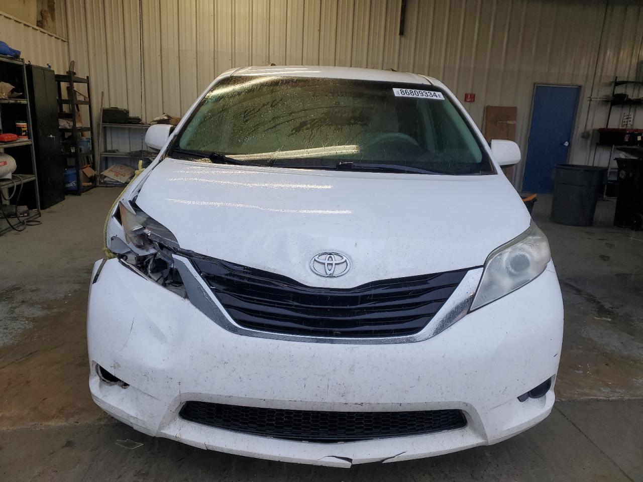 2012 Toyota Sienna - Image 5