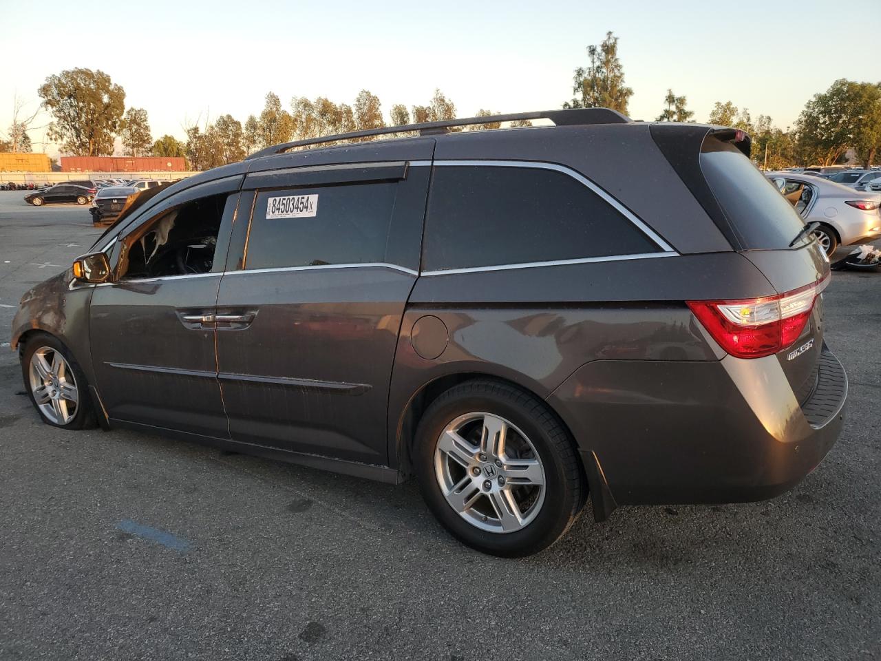 VIN 5FNRL5H91DB068846 2013 HONDA ODYSSEY no.2