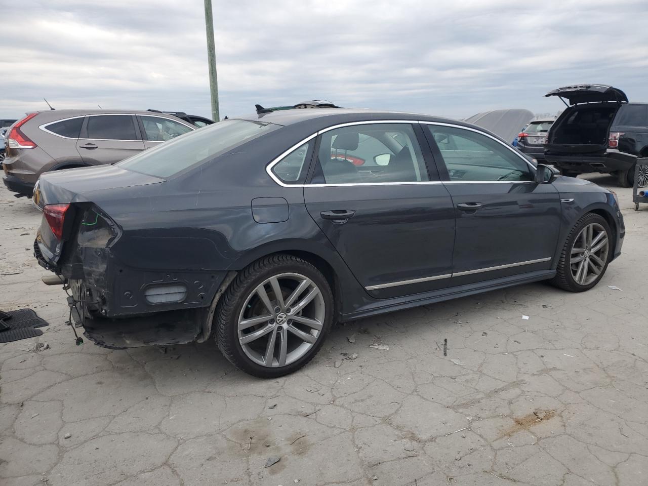 2017 Volkswagen Passat - Image 3