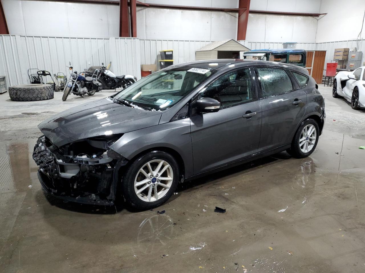 VIN 1FADP3K22HL281182 2017 FORD FOCUS no.1