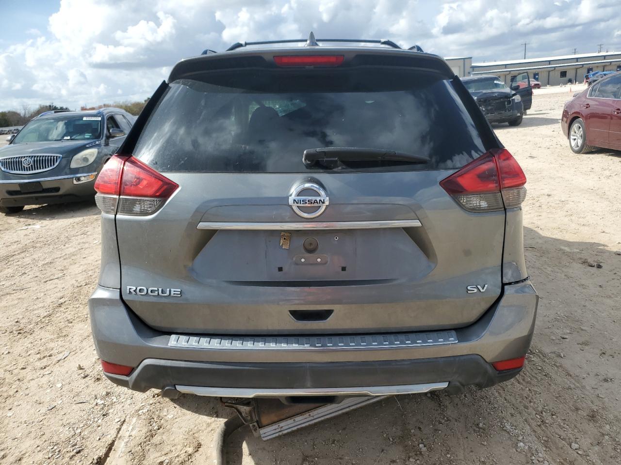 2017 Nissan Rogue - Image 6