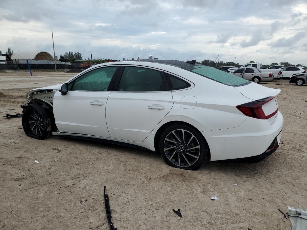 2022 Hyundai Sonata - Image 2