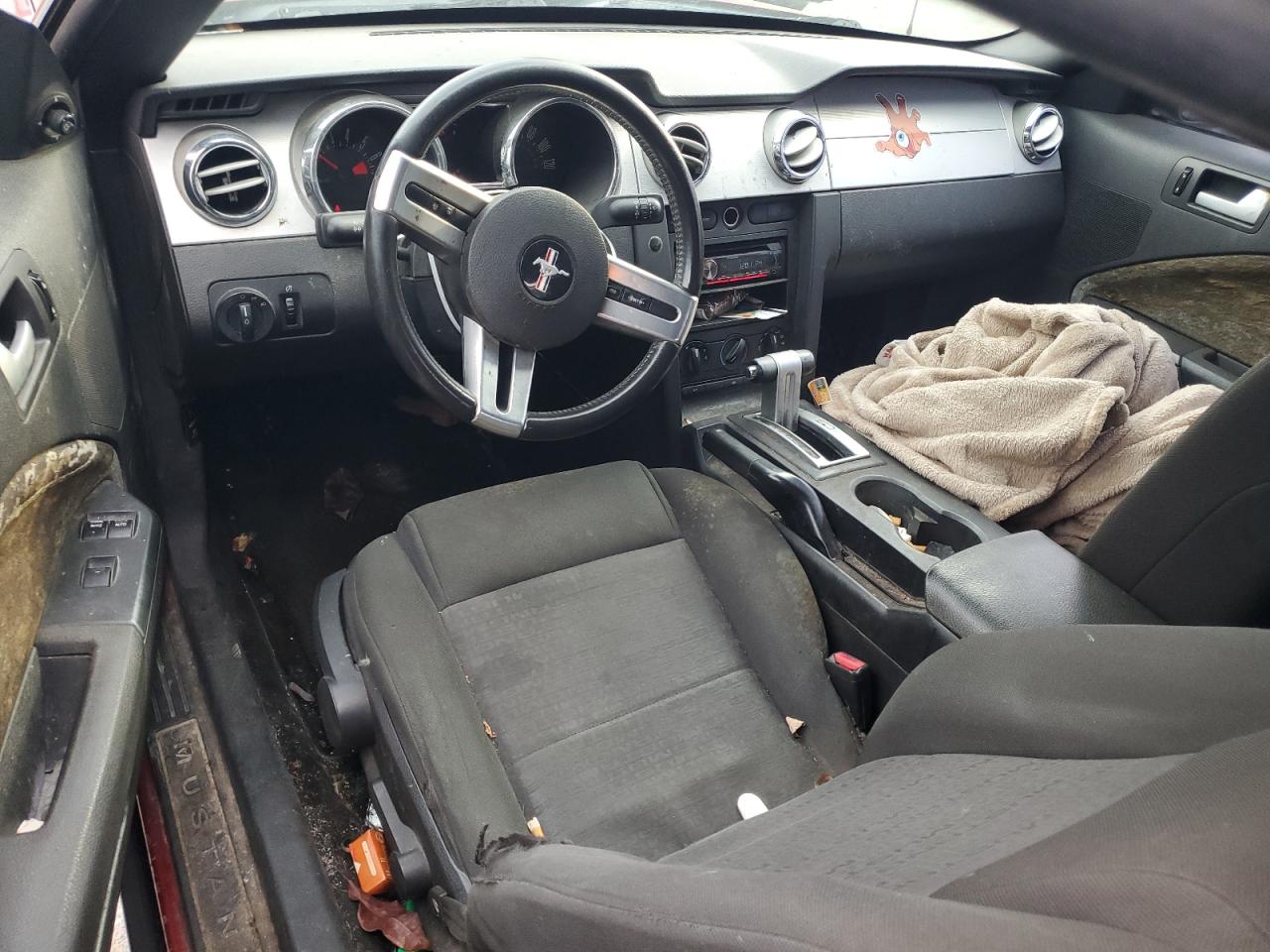 2005 Ford Mustang - Image 8