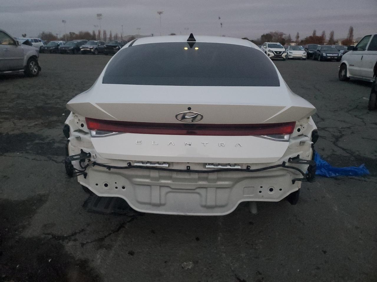 2023 Hyundai Elantra - Image 6