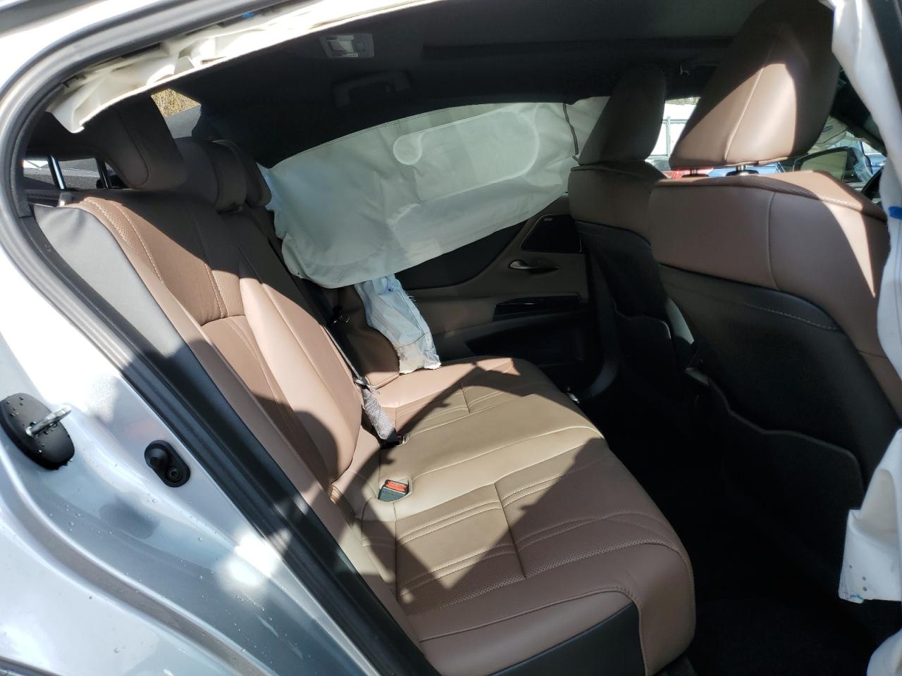 2022 Lexus ES - Image 10