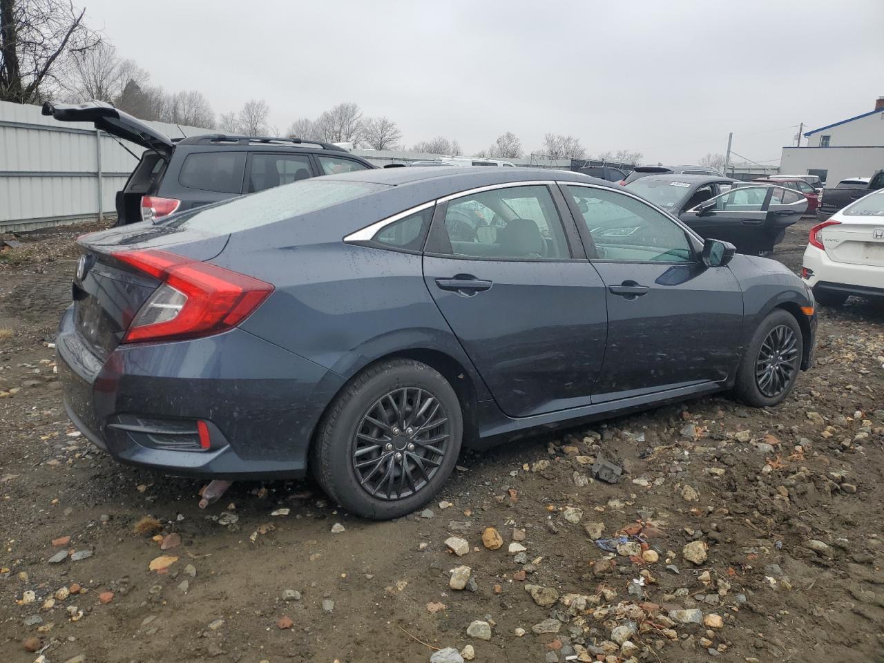 VIN 2HGFC2F54JH511418 2018 HONDA CIVIC no.3