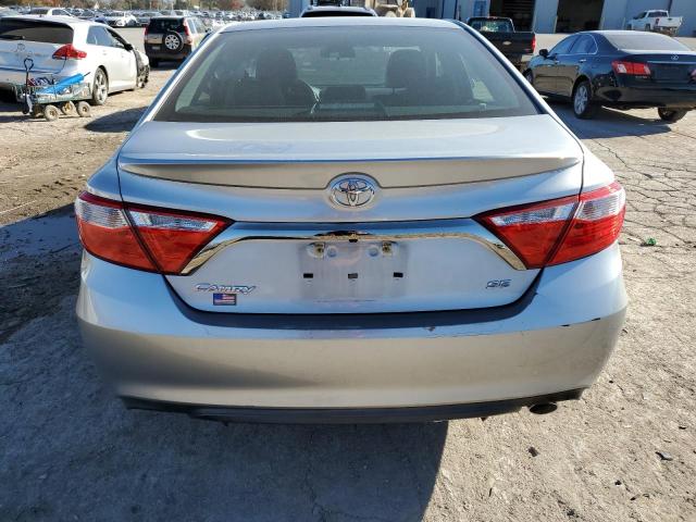  TOYOTA CAMRY 2017 Srebrny