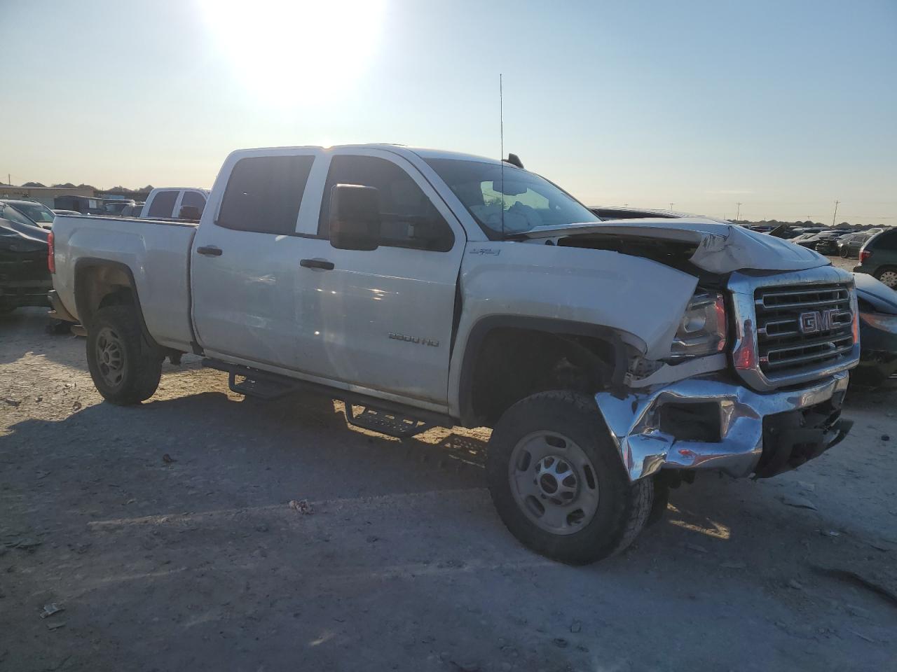 VIN 1GT12REGXHF101449 2017 GMC SIERRA no.4