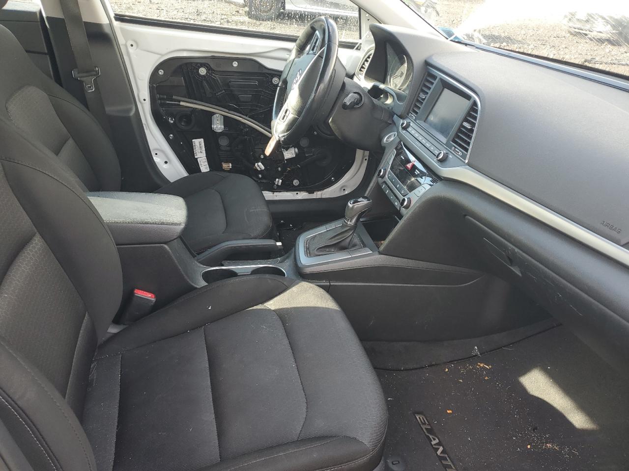 2017 Hyundai Elantra - Image 7