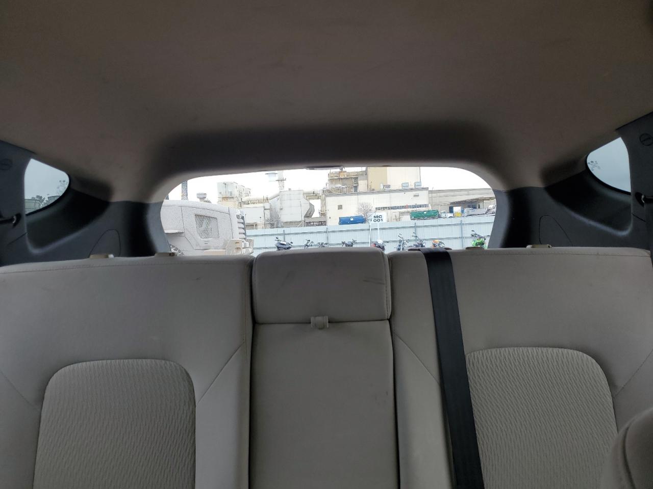 2015 Hyundai Santa Fe - Image 10