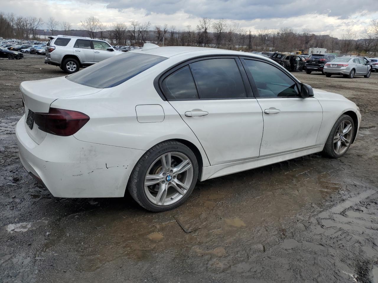 VIN WBA8D9G51JNU67412 2018 BMW 3 SERIES no.3