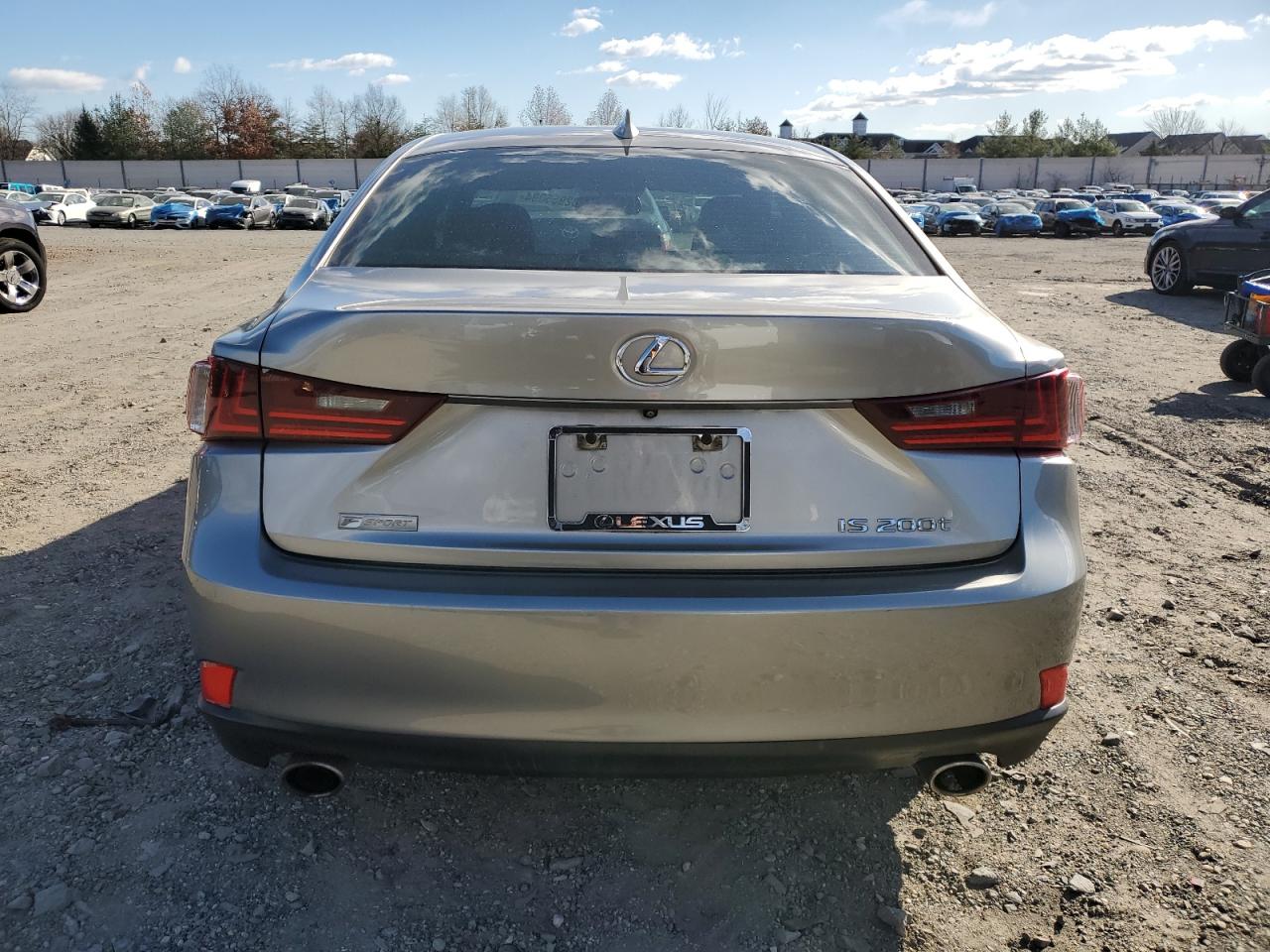 2016 Lexus IS - Image 6