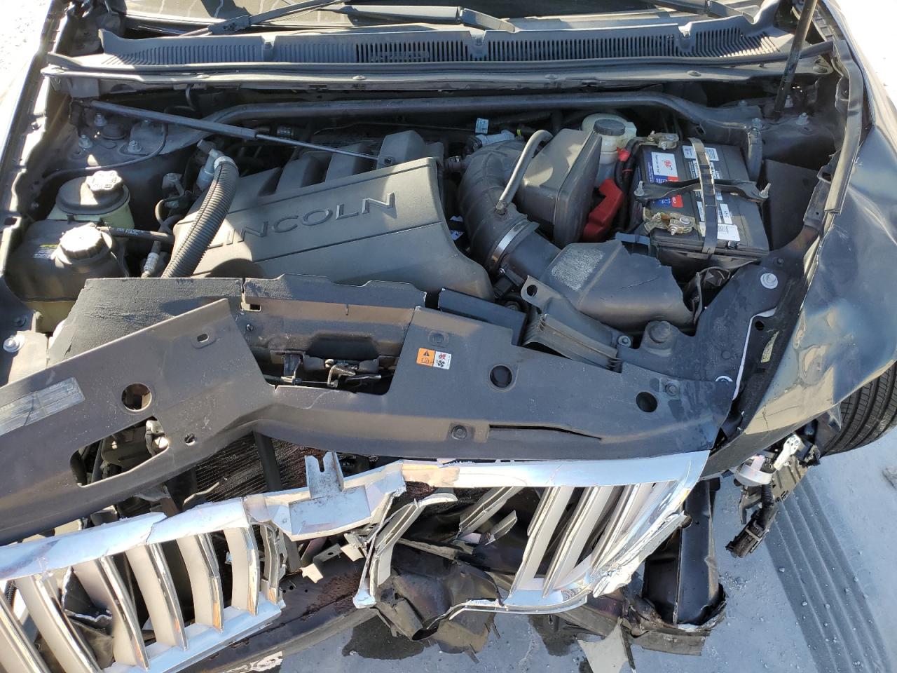 2011 Lincoln MKS - Image 12