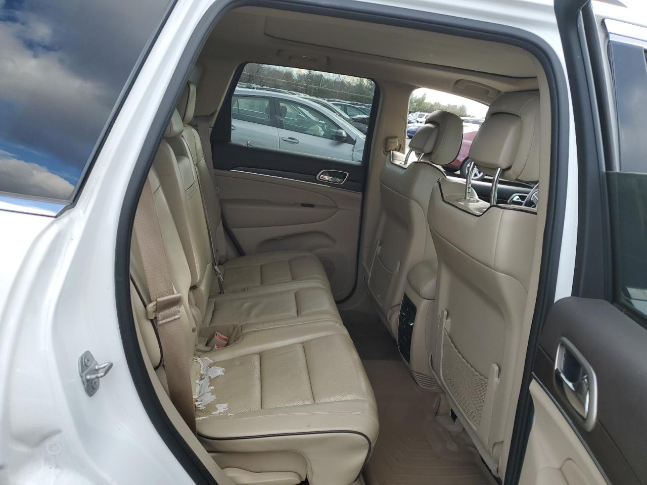 2015 Jeep Grand Cherokee - Image 11