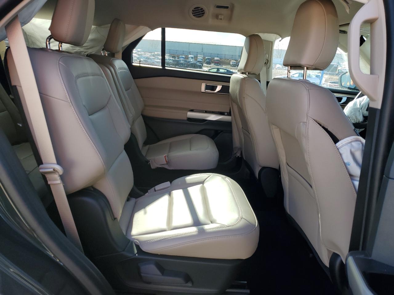 2023 Ford Explorer - Image 11