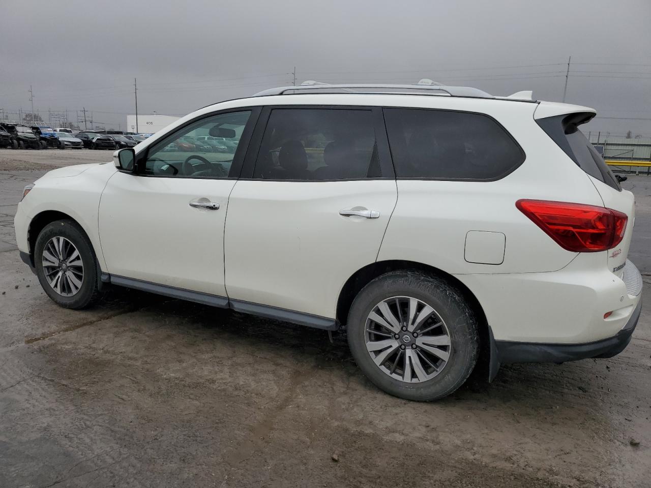 2020 Nissan Pathfinder - Image 2