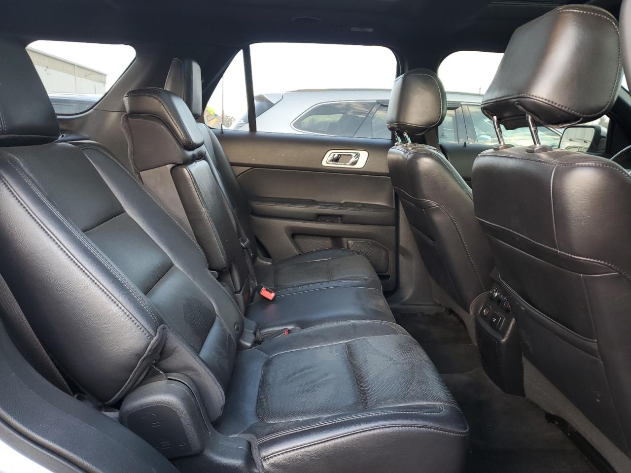 2011 Ford Explorer - Image 11