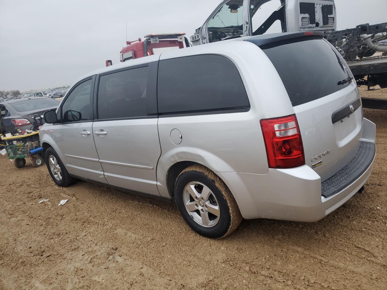 2009 Dodge Caravan - Image 2