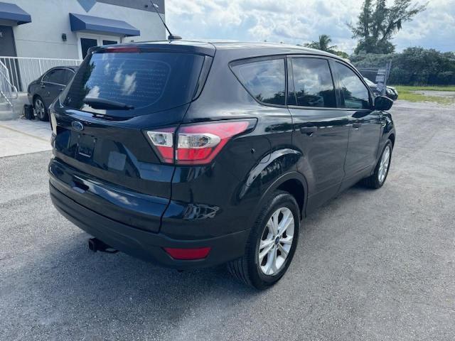  FORD ESCAPE 2018 Czarny