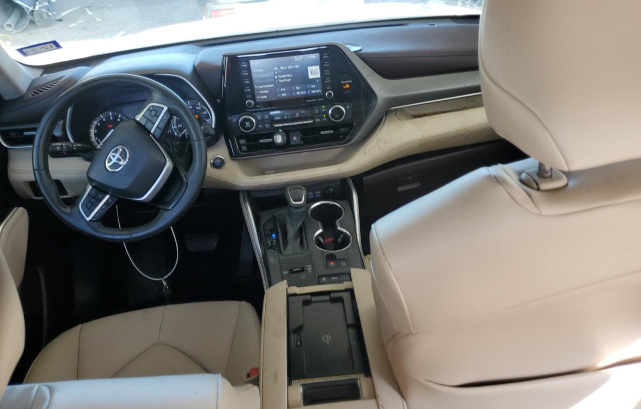 2022 Toyota Highlander - Image 8