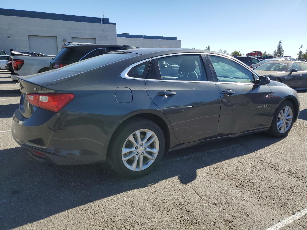 VIN 1G1ZD5ST8JF233373 2018 CHEVROLET MALIBU no.3