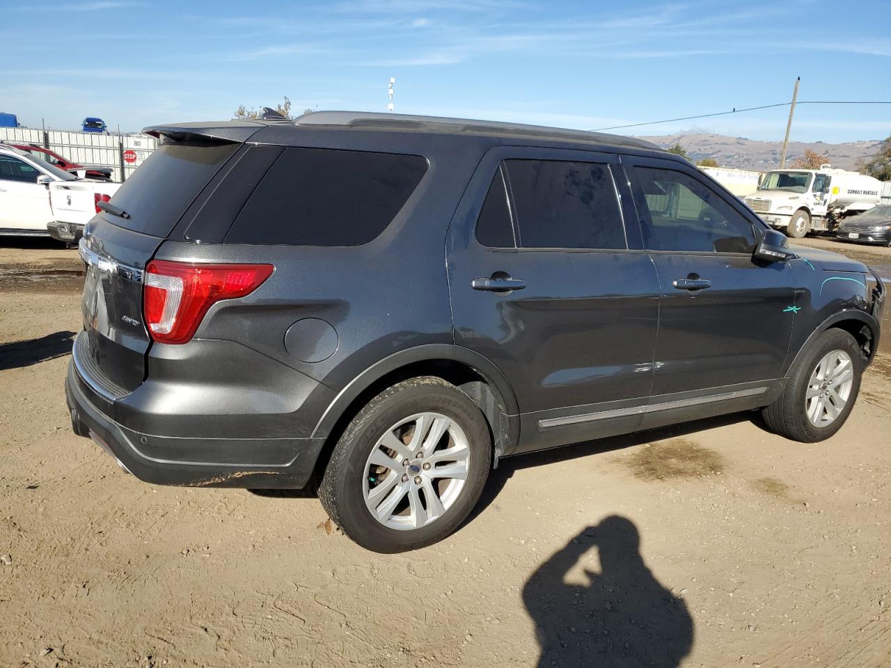 VIN 1FM5K8D88JGC73318 2018 FORD EXPLORER no.3