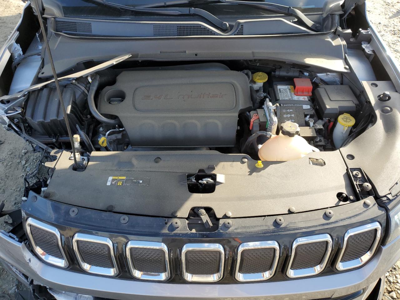 2022 Jeep Compass - Image 13
