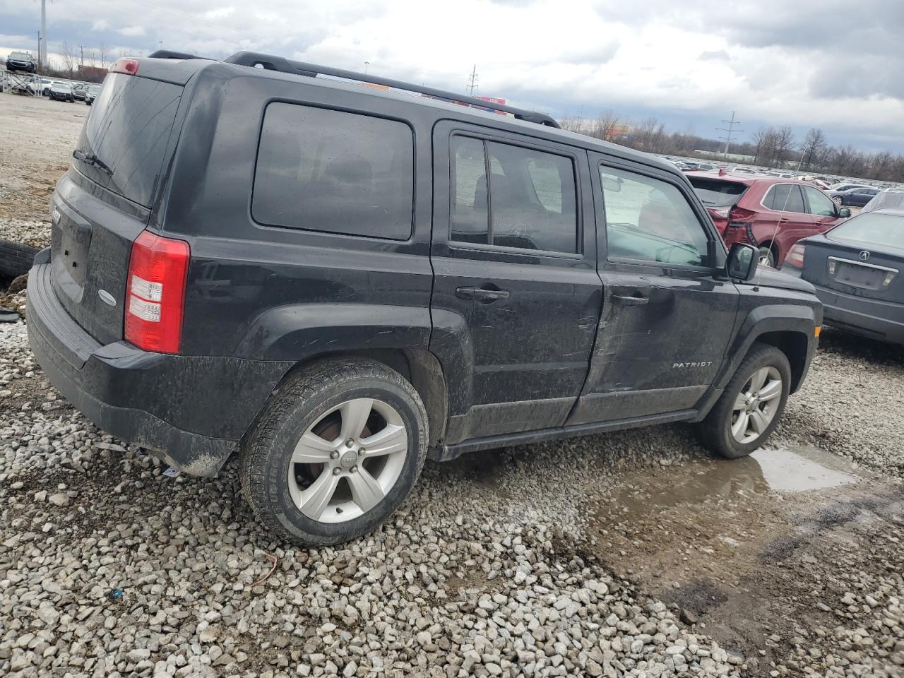 VIN 1C4NJPFA3ED703989 2014 JEEP PATRIOT no.3