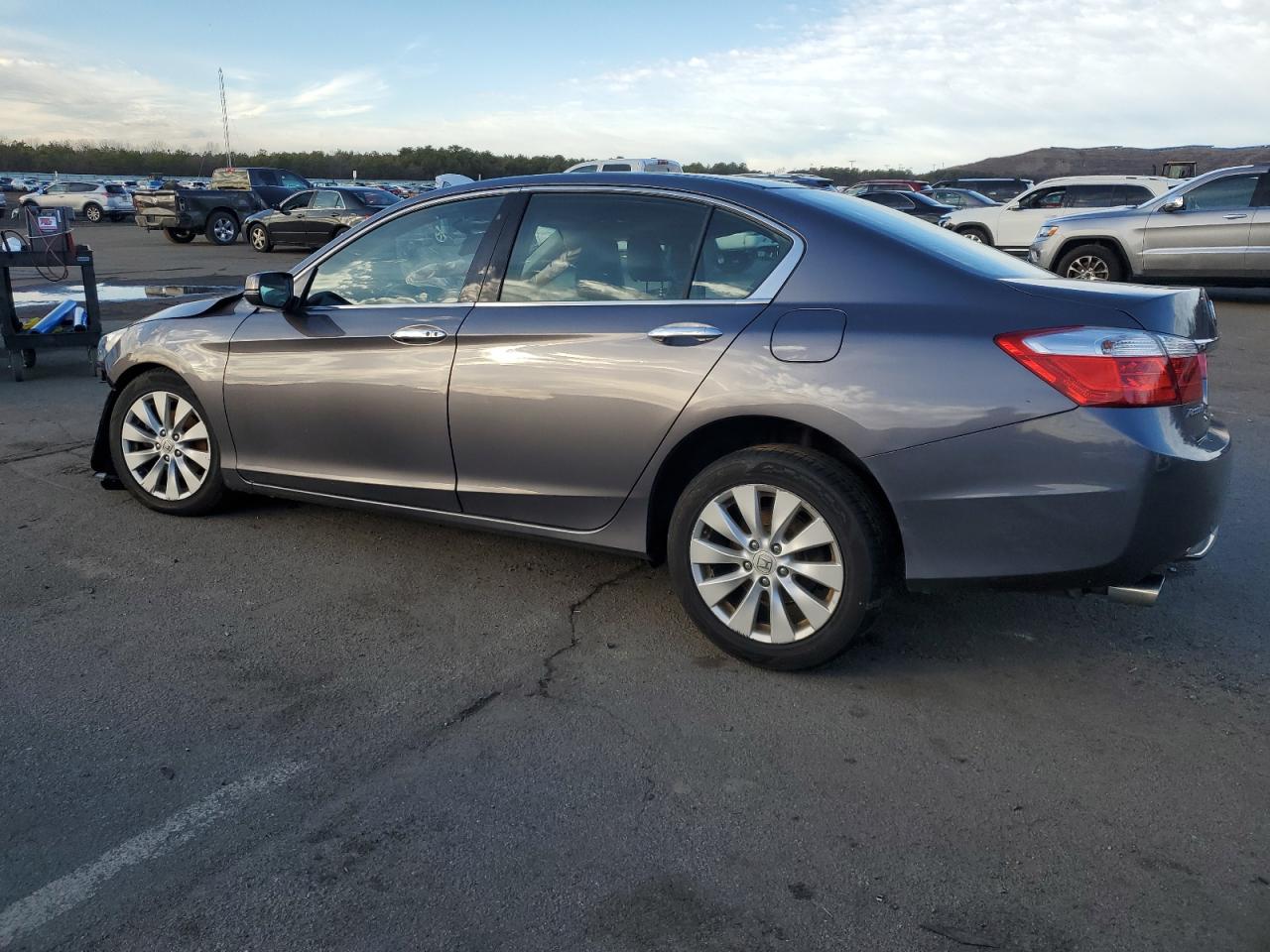 VIN 1HGCR3F89FA032693 2015 HONDA ACCORD no.2