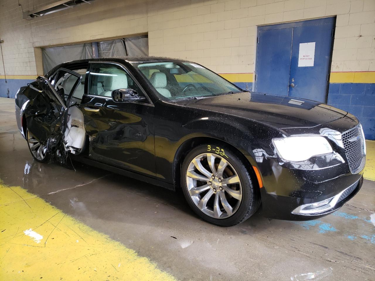 VIN 2C3CCAEG3JH137130 2018 CHRYSLER 300 no.4